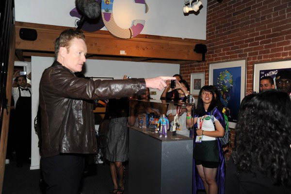 mickmoart's tweet photo. @keenan1960 @DebbieRochon @hocfocprod @IvonnaCadaver @kat @ConanOBrien From the Mickmo archives today!! Another #7year of the Flaming "C" exhibition back in 2011. And it looks like @ConanOBrien is pointing directly at my #art there!!
Or you just do a Google search on "mickmo flaming c" and it'd probably bring up more pictures. #CONAN #FlamingC 👍 https://t.co/PCPgcPDmSp