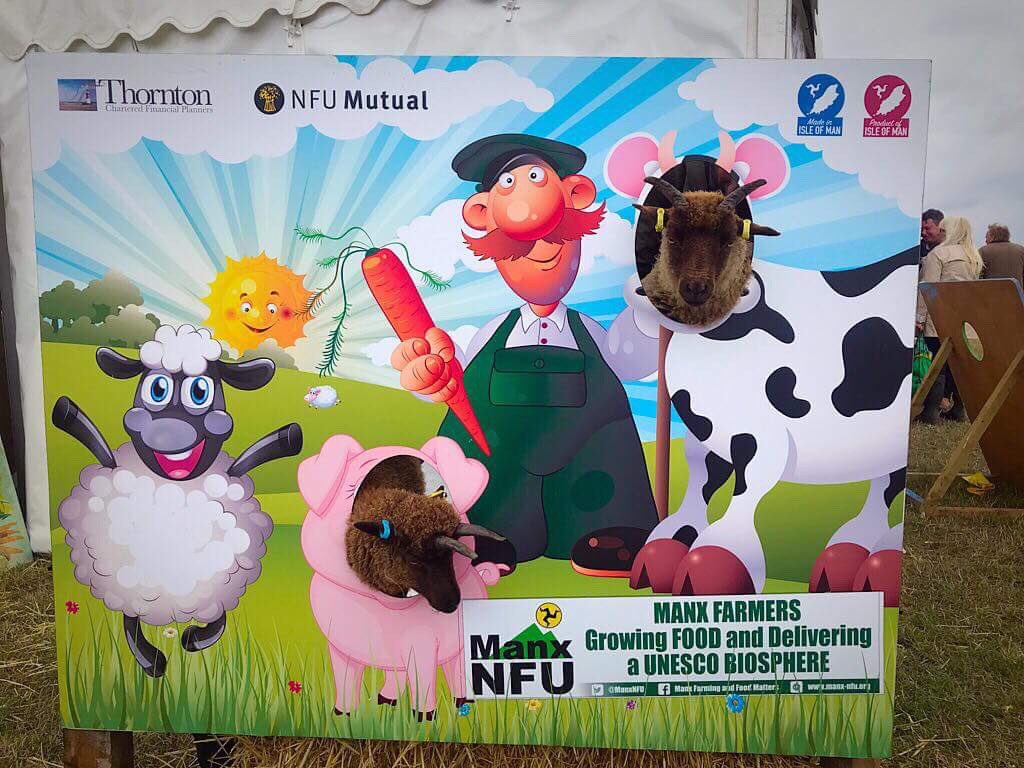 Ginger and Gabriel were pleased to visit the @manxnfu stand 😂#thegoodlife #manxloaghtan #southernagriculturalshow