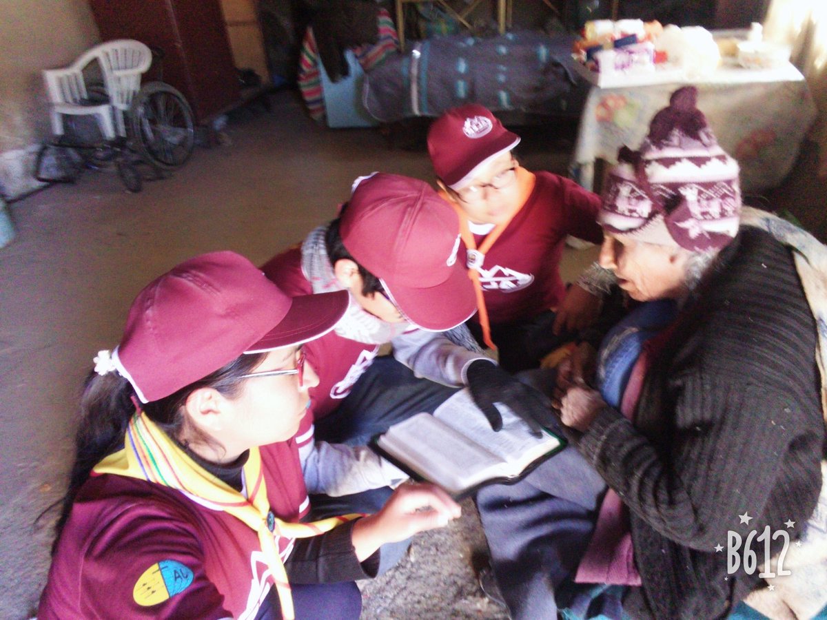 danielrobertosb's tweet photo. En el poblado de #Huanuara, a más de 3200 msnm, los jóvenes de #MisionCaleb llevan a los #hogares un mensaje de amor y esperanza. #MisionCaleb2018 #YoVoy - Un proyecto de servicio social y testimonio. #DMJorgeBasadre #TACNA
@AdventistasUPS @AdventistasMPS https://t.co/oXDoOb4zng