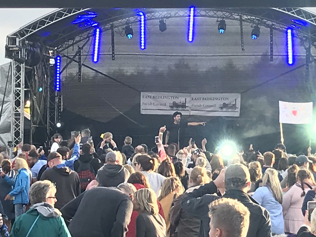 ramsaytechnical's tweet image. Typical Saturday, lighting Matt Cardle. As you do.