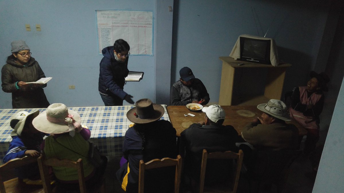 danielrobertosb's tweet photo. En el poblado de #Huanuara, a más de 3200 msnm, los jóvenes de #MisionCaleb llevan a los #hogares un mensaje de amor y esperanza. #MisionCaleb2018 #YoVoy - Un proyecto de servicio social y testimonio. #DMJorgeBasadre #TACNA
@AdventistasUPS @AdventistasMPS https://t.co/oXDoOb4zng