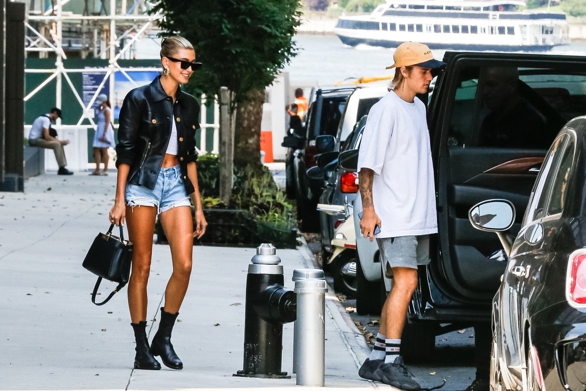 SbbraMidias's tweet photo. 28 de Julho, 2018: Justin Bieber e Hailey Baldwin em Nova York. https://t.co/MABuvNZgJI