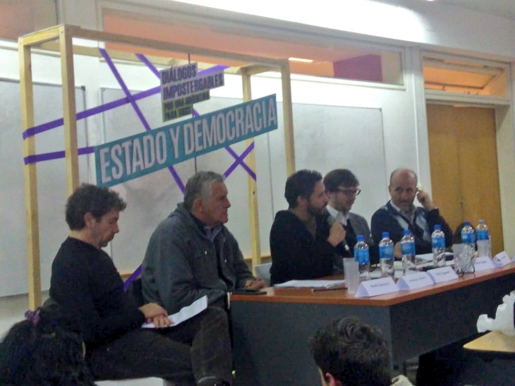 PTPQuilmes's tweet photo. #DialogosEnMarcha panel de Estado y Soberanía https://t.co/StcDMcMtQC