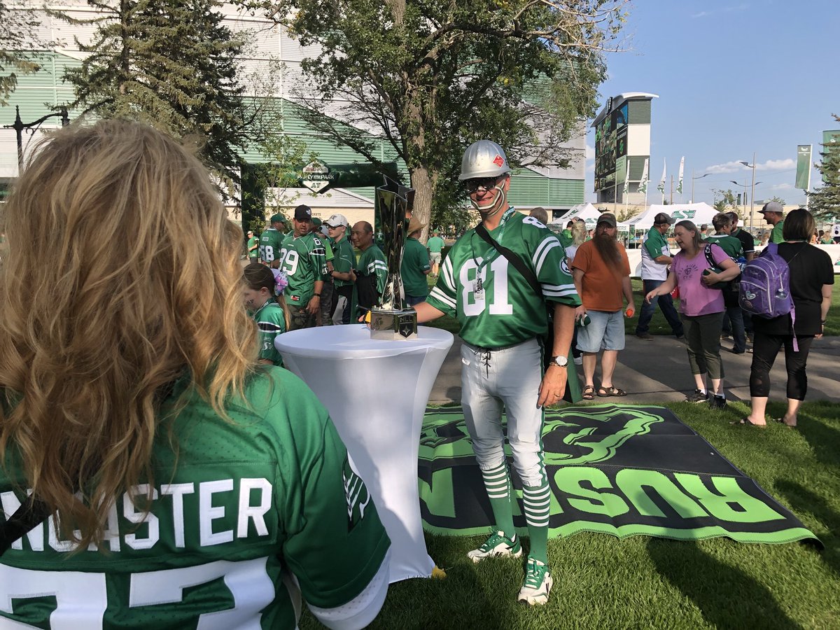 SaskRushLAX's tweet image. Enjoyin Party in the Park! Come say hi and snap a picture with the #NLLCup! 🏆 @sskroughriders