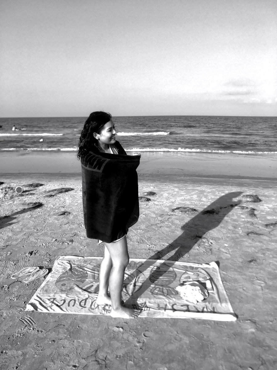 DanielleBandaTV's tweet photo. When #SouthPadreIsland is your #OfficeForTheDay, but also your #Getaway 🎥🎞🎬📺😌

#FunInTheSun #DanielleBandaTV @SouthPadreTexas #Paradise @daytimeatnine #KGBT4 #KABB26 #KFDM6 #KUQI38 #TvHost https://t.co/PjJo4UliAu