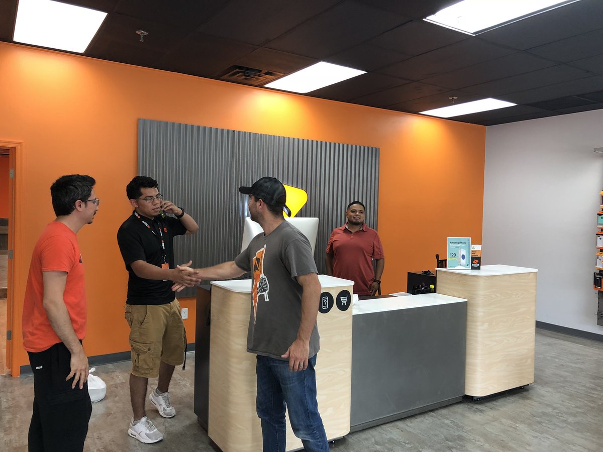 vtruongcao's tweet image. Finishing up the newest 4.0 addition to the @Atvanced family. 📱✨ #VIPwireless @SMcgowan763 @JayMiglionico @Eric_K_Wong @PrincipleGlobal @zshoover @SPG_Barwell @SPGMERCH
