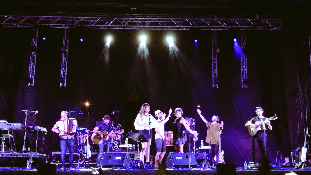 AlbertoPTFP's tweet photo. Por más de #80veces que te viera, siempre consigues sorprender @RozalenMusic. El inicio en @IslaGo_ se hizo esperar, pero ha merecido tantísimo la pena... vaya equipazo formáis todxs y eso hace que se disfrute aún más. Restando días para el siguiente https://t.co/jSFsirBQuQ