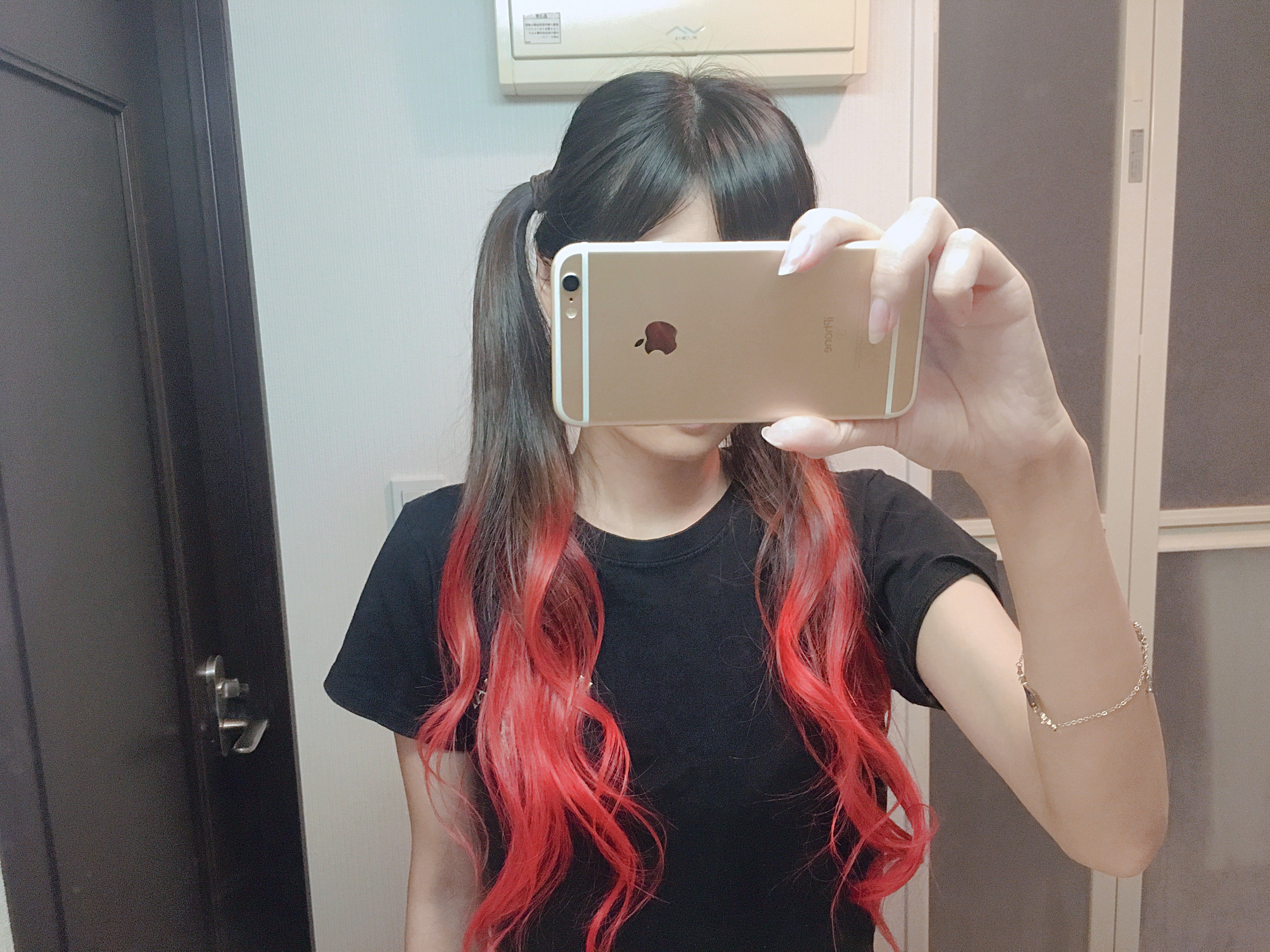 めでたいちゃかぽこ おはようございます パパッと馴染ませただけなのに ムラなくめっちゃキレイに染まって嬉しい グレージュ系も出して欲しい ヘアカラートリートメント カラートリートメント セルフカラー クイスクイス デビルズトリック
