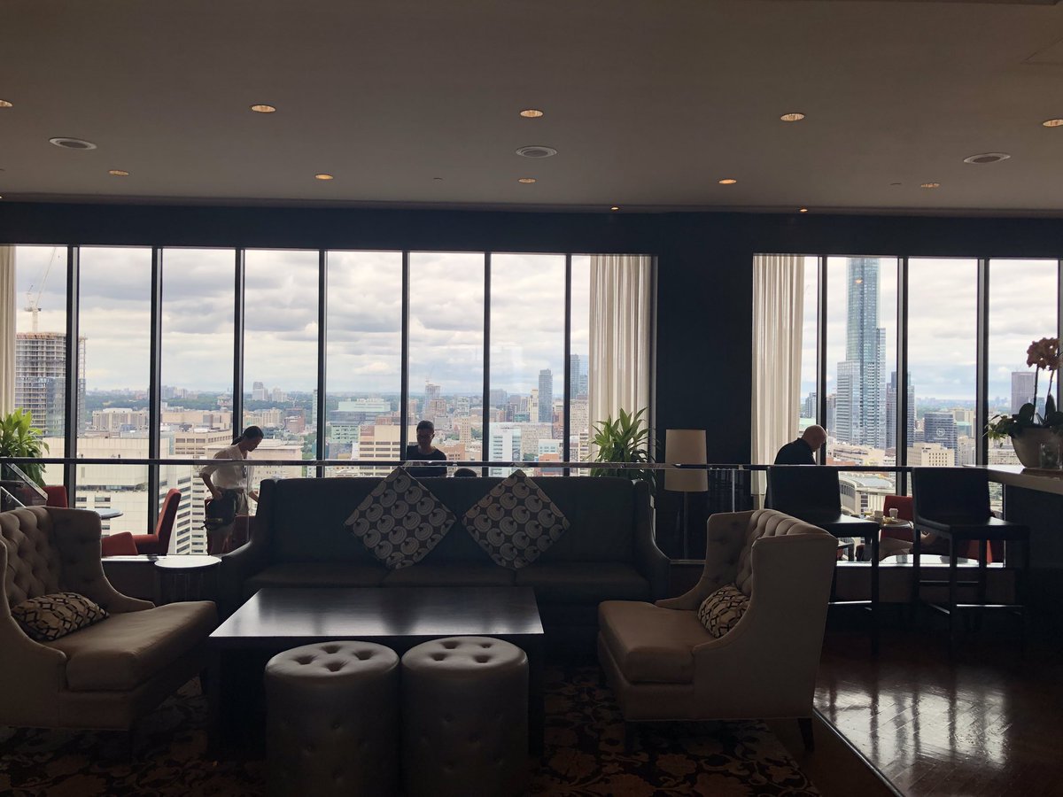 MoVernie's tweet photo. I honestly didnโt know Sheraton Toronto has a VIP Club Lounge.
At the top of the hotel, itโs a nice view out in this beautiful city & looking at the City Hall brings a different perspective from high up.
#SheratonToronto #Hotel #Toronto #MoSheraton #Travel @SheratonCentre https://t.co/NdCxRISB9I