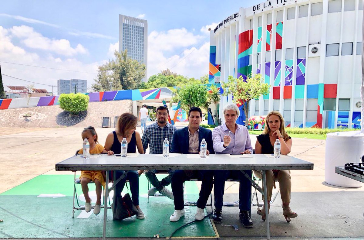 Final de concurso de robótica. #Guadalajara #reciclaton <a href="/FundTelevisa/">Fundación Televisa</a> <a href="/e_wastemx/">e-waste mx</a> @CitibanamexCS #gracias #televisaguadalajara <a href="/TelevisaGDL/">Televisa Guadalajara</a>
