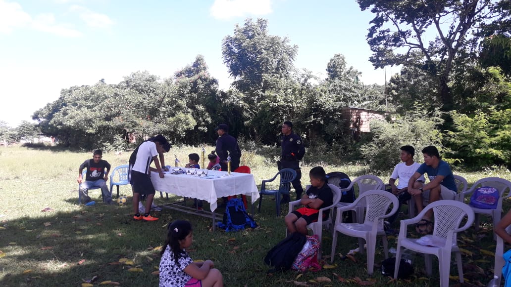 PNCSV's tweet photo. #SantaAna | Cuadrangular infantil de fútbol con la participación de 40 niños, niñas y jóvenes, con el apoyo de la comunidad padres de familia y #Prepaz, esto en el marco del Plan El Salvador Seguro #PolicíaComunitaria https://t.co/aJgzwvsS27