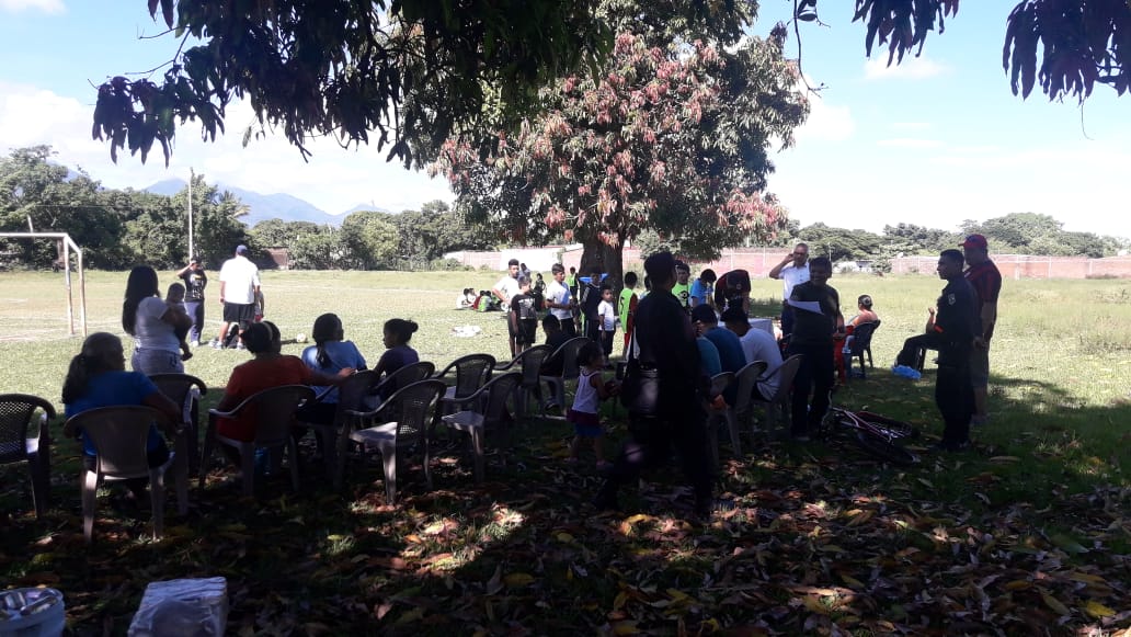 PNCSV's tweet photo. #SantaAna | Cuadrangular infantil de fútbol con la participación de 40 niños, niñas y jóvenes, con el apoyo de la comunidad padres de familia y #Prepaz, esto en el marco del Plan El Salvador Seguro #PolicíaComunitaria https://t.co/aJgzwvsS27