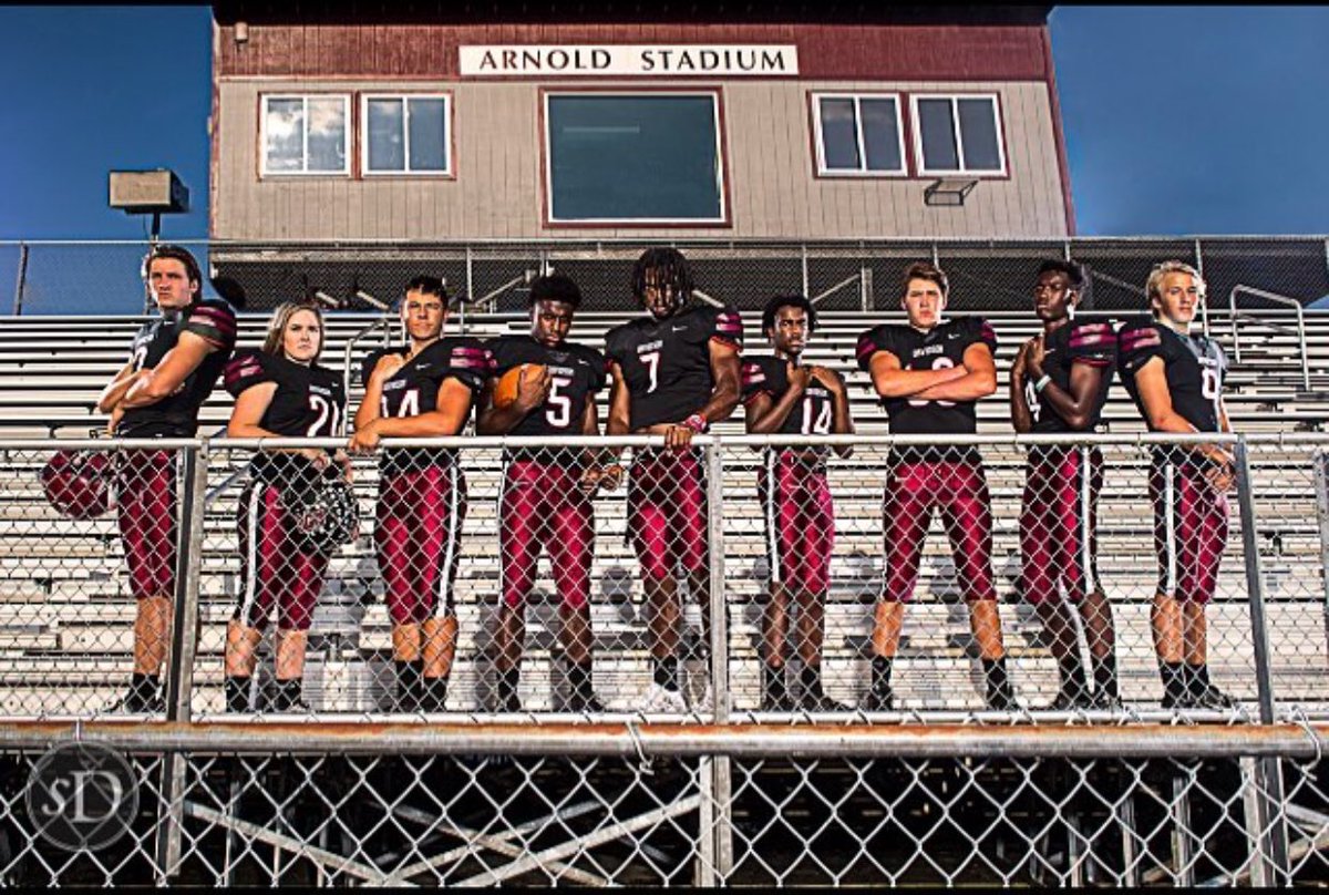 BearsDavidson's tweet photo. Awesome shot of our Seniors by @StanDunlap Thank you!! https://t.co/xnO0wbLvFD
