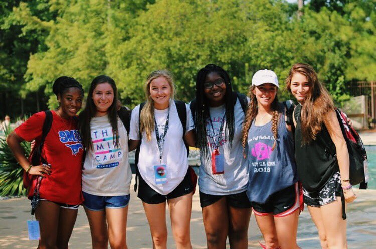 EmilyyReadingg's tweet photo. best week ever w/ the best girls!! #redroyals #allasoranch https://t.co/RqIMKnwlcO