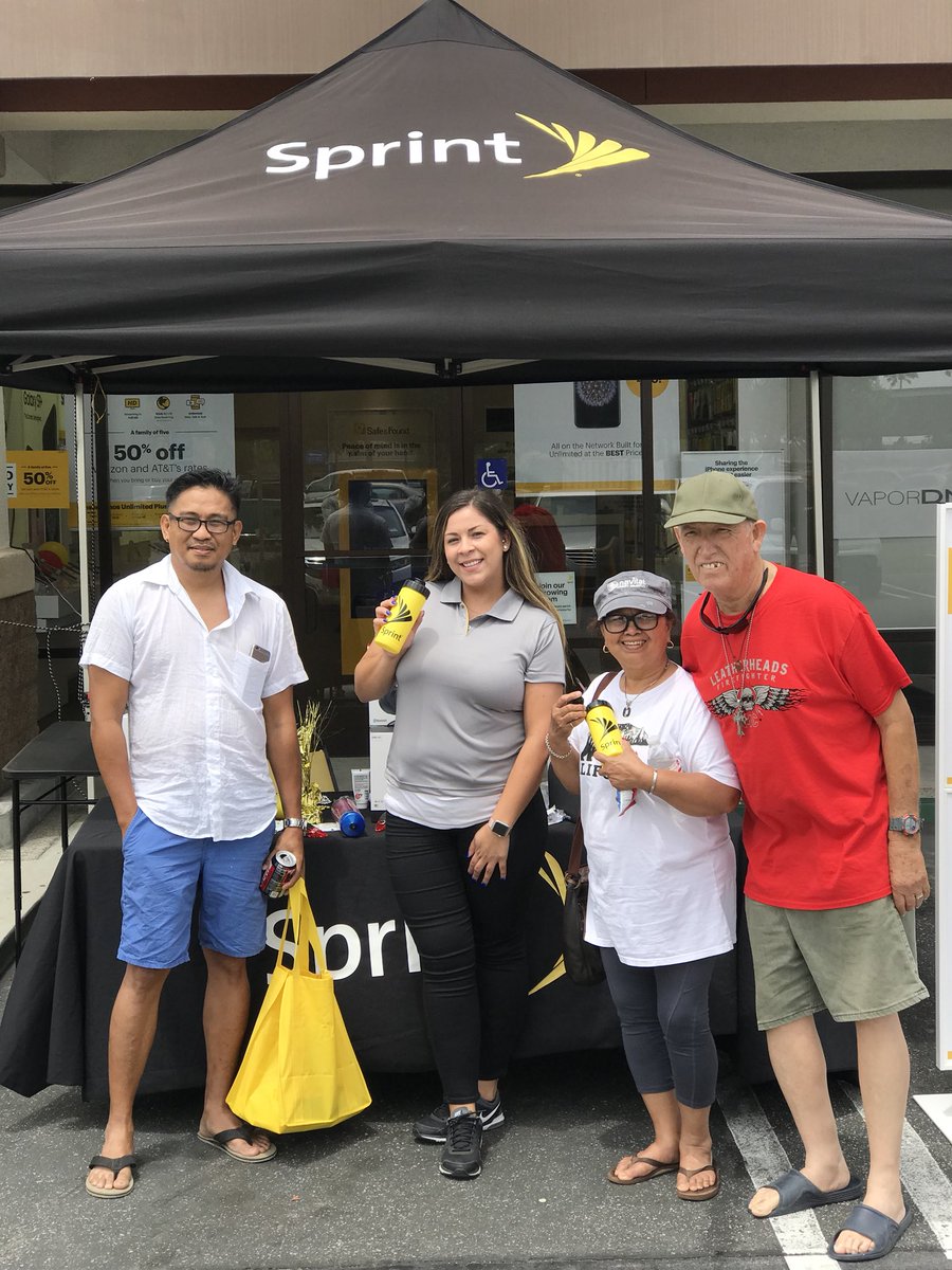 Sprint Saturday: Another Happy Customer joining OUR WIRELESS EXPERIENCE in Huntington Beach Sprint! U 2 Can Join “The Wireless Experience” <a href="/DannyIsho/">Danny Isho</a> <a href="/oceanhunter671/">Dino Zervoulakos</a>