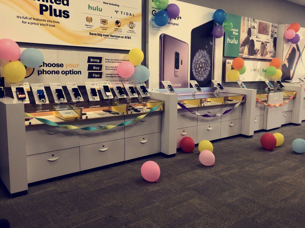 Sizzling Saturday!!! Come visit us at the Terra Nova #Sprint store in #ChulaVista 386 E H St 91910! 🙂 We have the best Unlimited pricing, best phone deals, and you will be working with the best Team in store! #sandiego <a href="/stevesa39926718/">steve santos</a> <a href="/DannyIsho/">Danny Isho</a> <a href="/MikeXPC/">Mike</a>