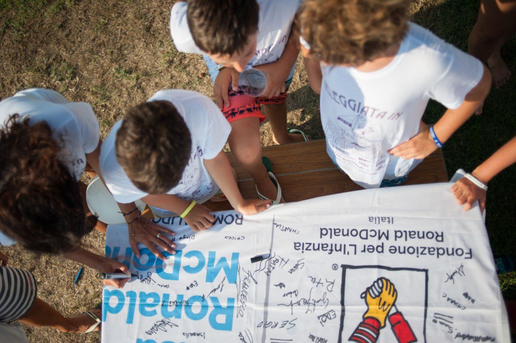 etruriainvela's tweet photo. I bambini al centro della solidarietà https://t.co/EASYXe9OZk https://t.co/vEDIF9xgdS