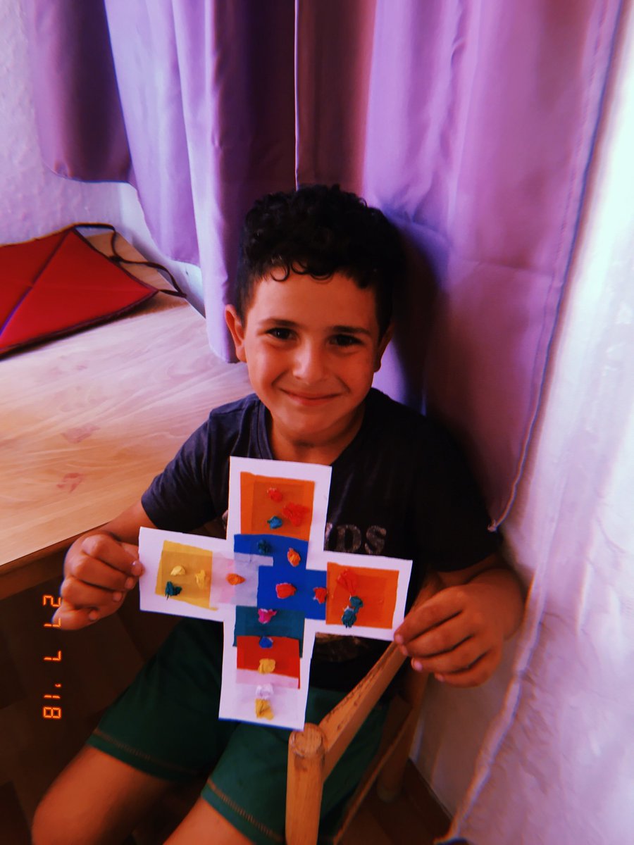 wennykins88's tweet photo. The craft at kids club on Friday was making stain glass crosses out of tissue paper! It was a wonderful week, having the opportunity to share the good news and hope we have because of Jesus and the cross! #abandonordinary @exodusdisciples https://t.co/Uiv04ZFy7n