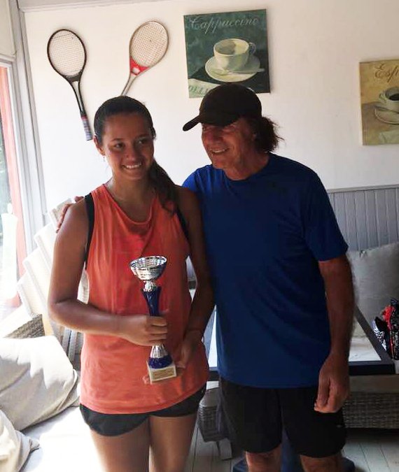 Hoy acompañé a mi hija Andanin en las finales que jugó en Niza. Muy contento por ella y los logros que va consiguiendo.