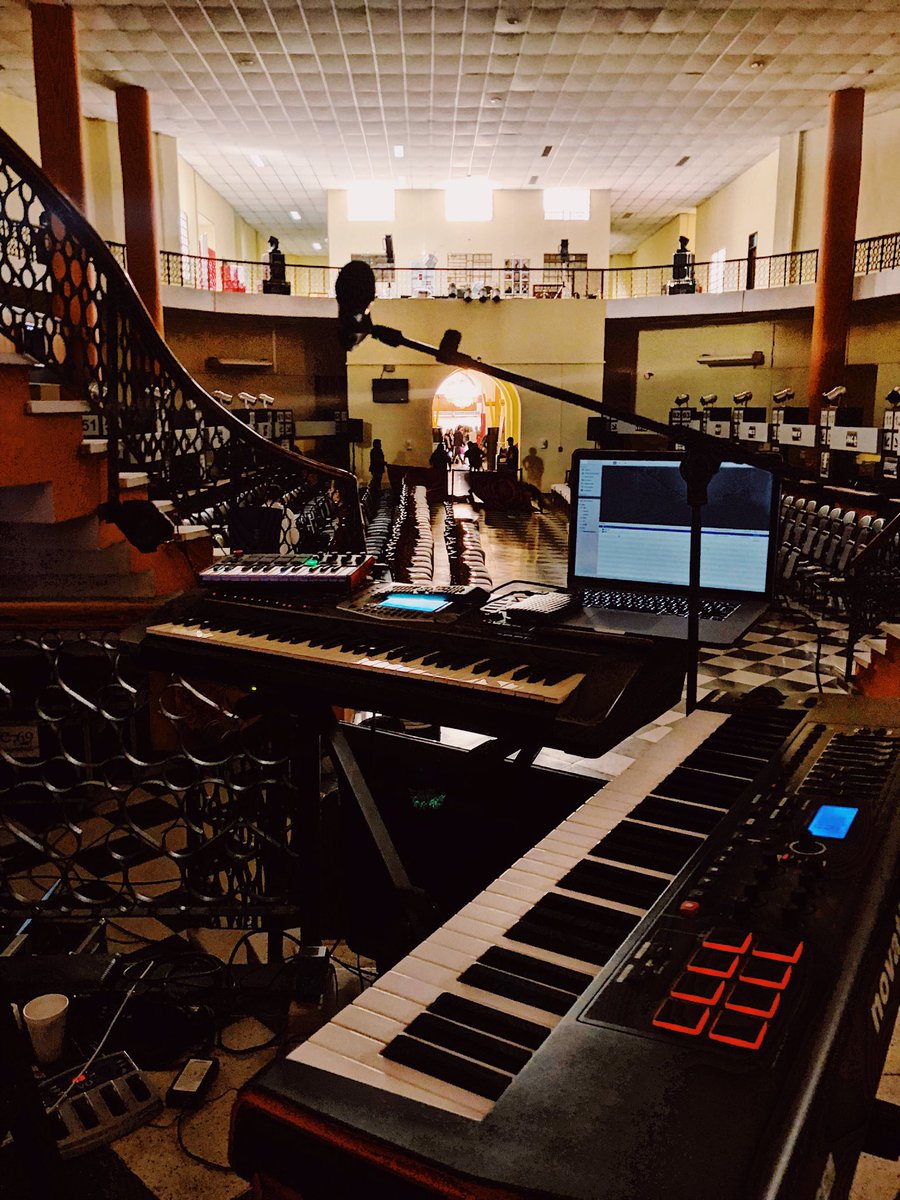 prueba de sonido en #asuncionseviste... estamos durante el desfile esta noche... no será un concierto, será un viaje...