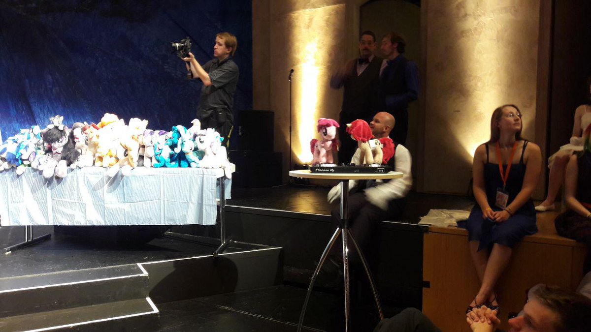 bronyradioger's tweet photo. And look who made it to @PlushieCon as well this time! https://t.co/EjTqa7LL9a