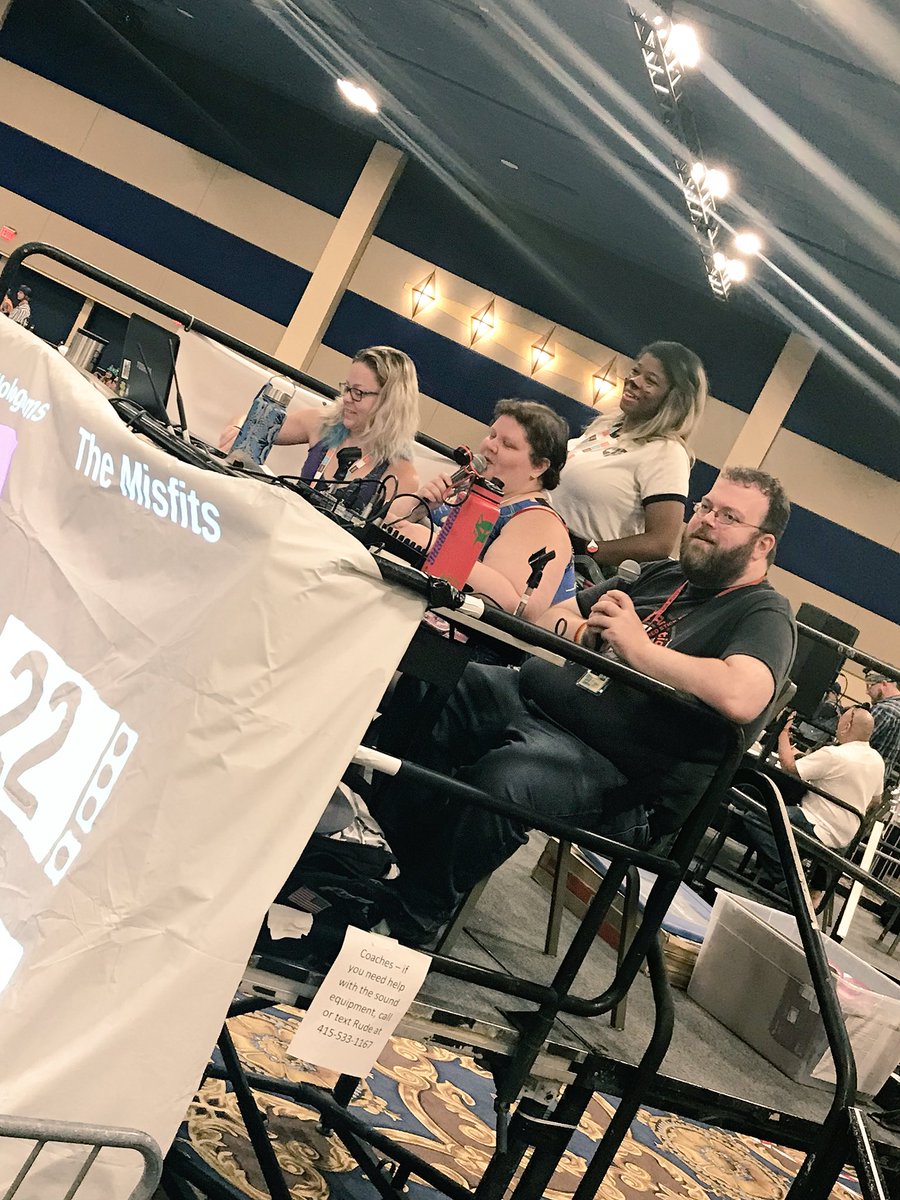 RollerconMC's tweet photo. The banked track had a tower of voices carrying the game on at #RollerCon2018 https://t.co/tG2hDWV9Sv