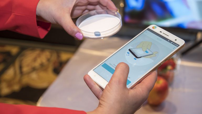 marc_saltzman's tweet photo. 2/5: First up on @NEWSTALK1010's #TechTalk radio show at 6pm ET in the #GTA, we talk w/ #ConsumerPhysics, the makers of the world's first handheld molecular analyzer. Say, what? Find out what @my_scio can do, and the same mini spectrometer tech built into an upcoming #smartphone https://t.co/sZywqnp7ev