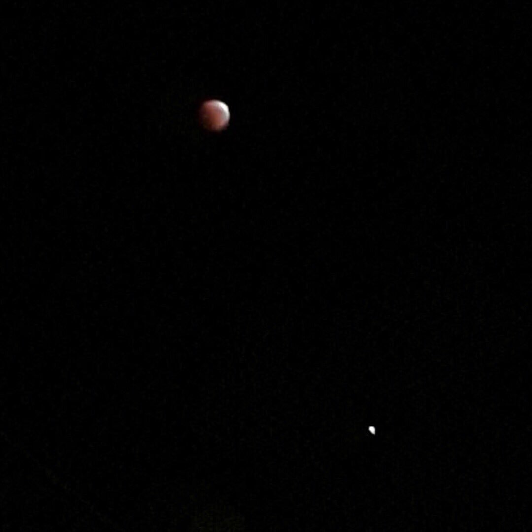 yoldakiler (@yoldakilercom) on Twitter photo #BloodMoonEclipse #BloodMoonEclipse