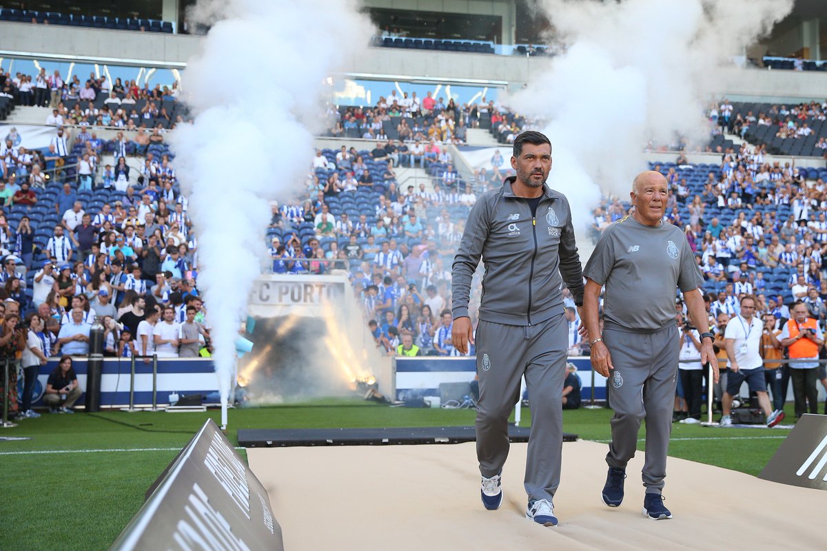 FCPorto's tweet photo. 🎙Sérgio Conceição: "Os jogadores que valem milhões são os jogadores que tenho aqui hoje. No seio do grupo ficou o sabor da vitória. Está enraizado do grupo."
#FCPorto #FCPNUFC https://t.co/1J3jsMvcX2
