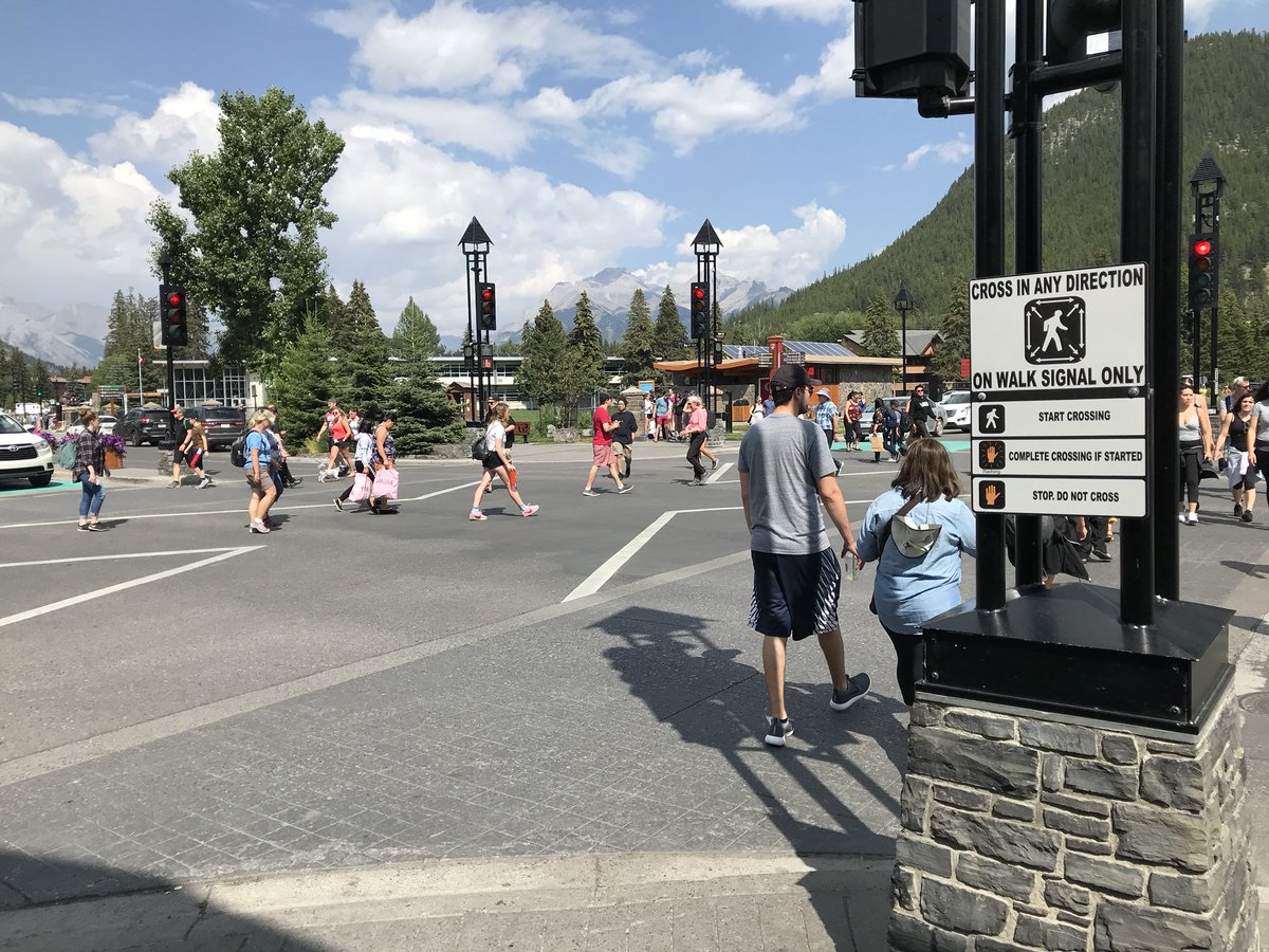 raykarasevich's tweet photo. @Mayor_Bowman Love the efficiency of the scramble crossing in Banff AB.  Pedestrian friendly need not = longer commutes! https://t.co/IaWIaK2pPb