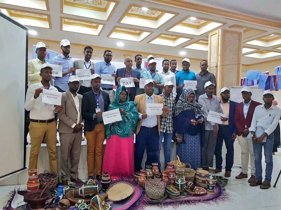 MunicipalityMog's tweet photo. Xaflad lagu maamusayay maalinta Cagarshowga aduunka oo galabta lagu qabtay Aqalka Dowldda Hoose ee Xamar.
Xafladaa ayaa waxaa soo Qabanqaabiyay Waaxda Caafimaadka Dowladda Hoose 
Waxaana ka soo qeyb galay agaasimaaysha Guud ee Maamulka Gobolka Banaadir iyo Marti Sharaf kale. https://t.co/TbMDHp2mXN