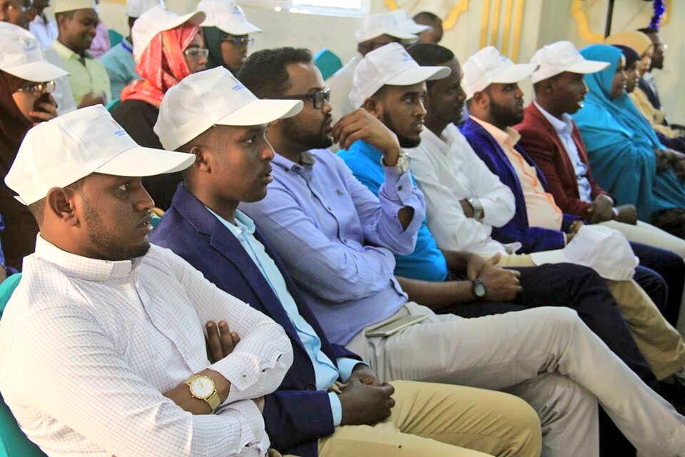 MunicipalityMog's tweet photo. Xaflad lagu maamusayay maalinta Cagarshowga aduunka oo galabta lagu qabtay Aqalka Dowldda Hoose ee Xamar.
Xafladaa ayaa waxaa soo Qabanqaabiyay Waaxda Caafimaadka Dowladda Hoose 
Waxaana ka soo qeyb galay agaasimaaysha Guud ee Maamulka Gobolka Banaadir iyo Marti Sharaf kale. https://t.co/TbMDHp2mXN