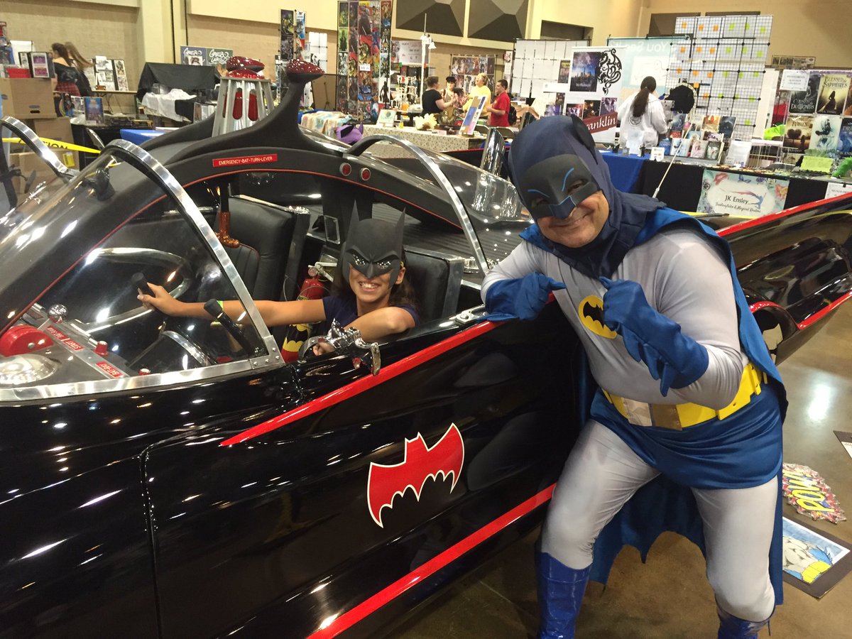 pqcomics's tweet image. #robcon2018 day 1, part 3 #robcon @RobConBristol #batman #batmobile