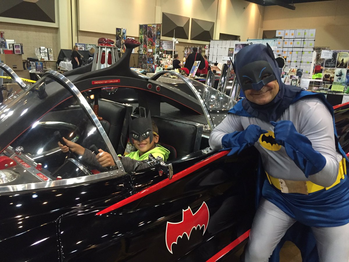pqcomics's tweet image. #robcon2018 day 1, part 3 #robcon @RobConBristol #batman #batmobile