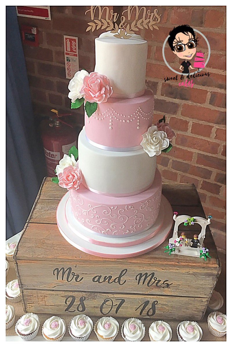 sweetanddel's tweet photo. Congratulations today’s happy couple celebrating their wedding at The Avoncroft Museum

This cake has a hidden back but unfortunately I couldn’t get a decent photo of this due to the location of the cake table. 

#weddingcake #cake #wedding #avoncroftmuseum #congratulations https://t.co/PwS5wxrXI2