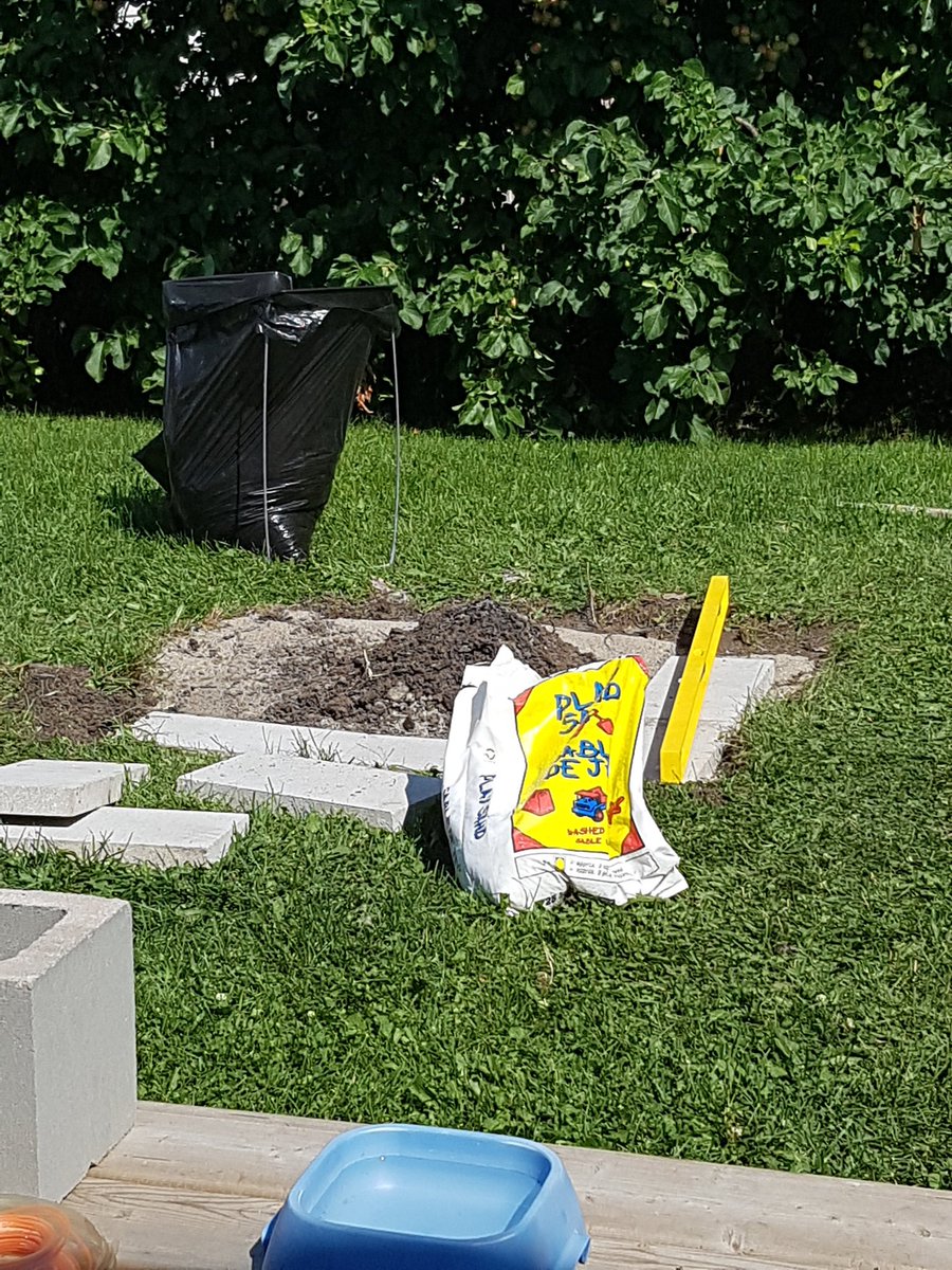 megstetrault's tweet photo. Another house project under way. #OneDownCountlessMoreToGo #NewFirePit https://t.co/PbeH3Hvisk