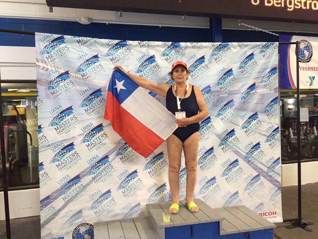 TeamChile_COCH's tweet photo. ¡Campeona Continental! Eliana Busch (83 años) se quedó con el oro en los 800 Metros Libres del Campeonato Panamericano de Natación Máster. ¡Muchas felicitaciones! https://t.co/l2cxlgHji8