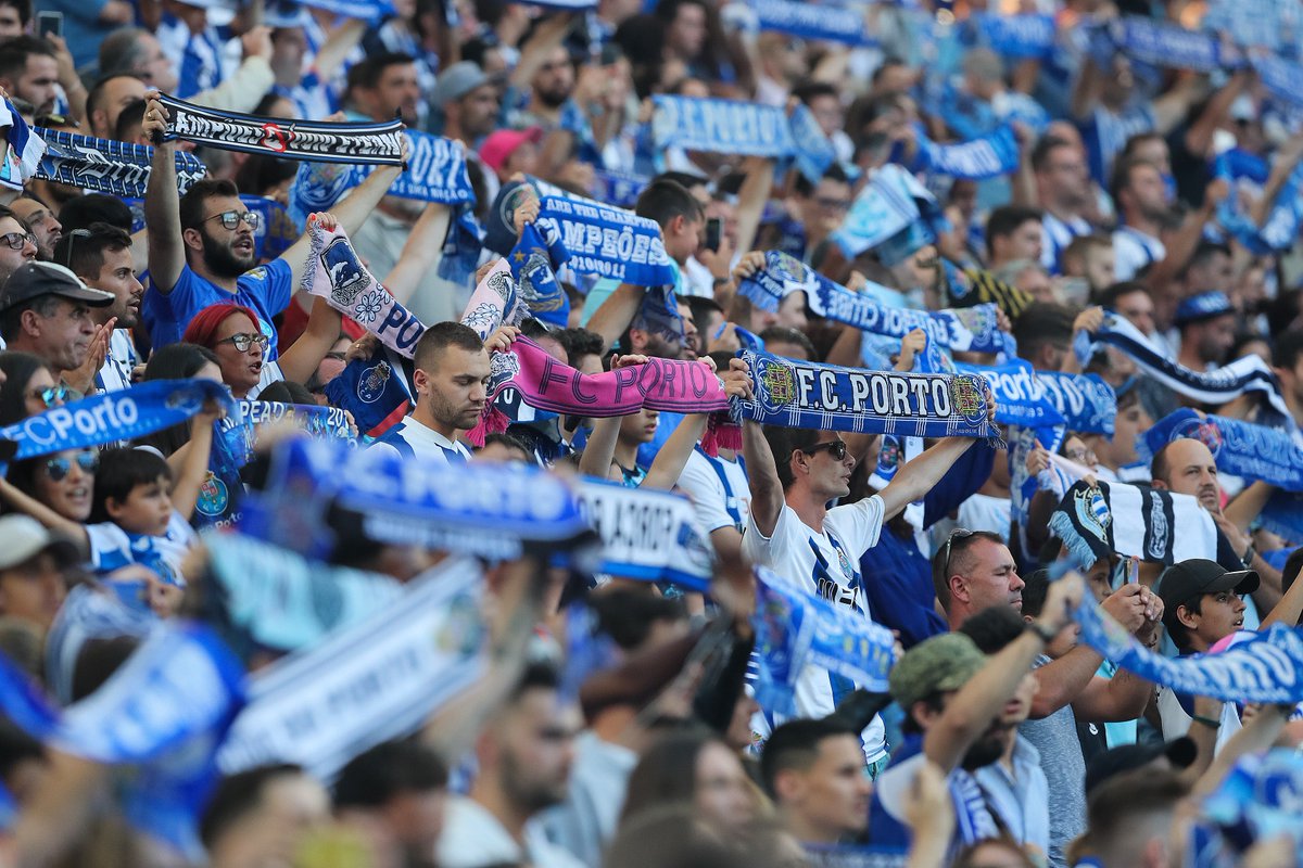 FCPorto's tweet photo. 💙 #MarAzul
#FCPorto #FCPNUFC https://t.co/M75gBNzoJf