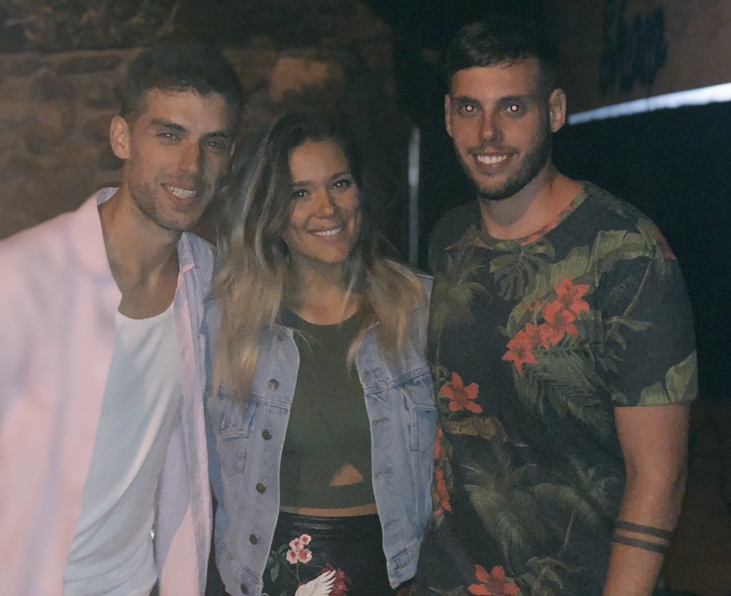 inefo_1983's tweet photo. @Lorenagomez_ breve pero genial el concierto de esta noche.Había ganas de ti y ahora se hará más corta la espera para escuchar tus nuevas canciones. Muchos años siguiéndote.Gracias por ser tan cercana y amable. Artista de los pies a la cabeza #indomable #vulnerableATi https://t.co/WsLXevBKqY
