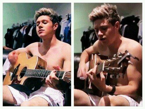 sugamoran's tweet image. — Хочу проснуться однажды утром от звуков гитары и, пройдя в гостинную, застать там сидящего в трусах Найла Хорана, напевающего себе под нос строчки из его песен. Боженька, разве я многого  прошу?

#NiallHoran #OneDirection #8YearsOfOneDirection