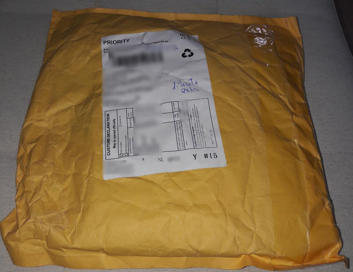 douglaslise's tweet image. Obrigado Correios por entregar minha encomenda em apenas 9 meses!