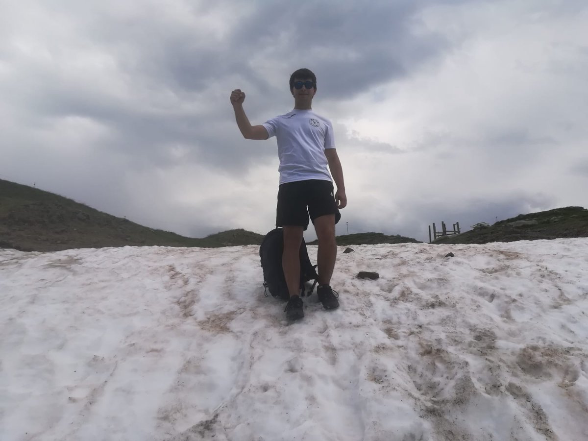 molloteam's tweet photo. Iniciamos una nueva tendencia: #MollerosPorElMundo. No podiamos empezar con otro que con el txispas @sergioroldan1 en los Alpes Suizos. https://t.co/wgUSths6sf