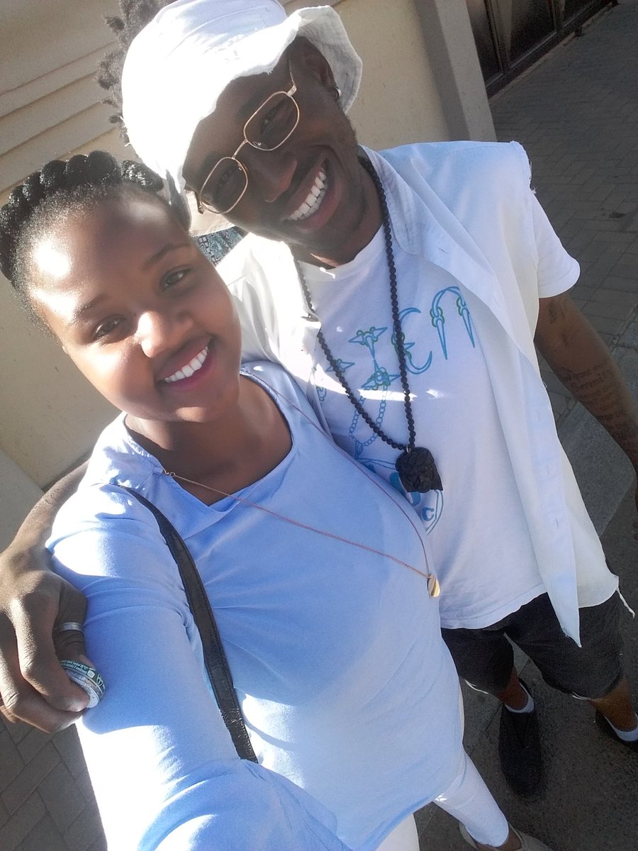 Dala_Zee's tweet image. Fun time with lil sis and crew...
♡
#Love♥
#FamilyFun
#CameraTime