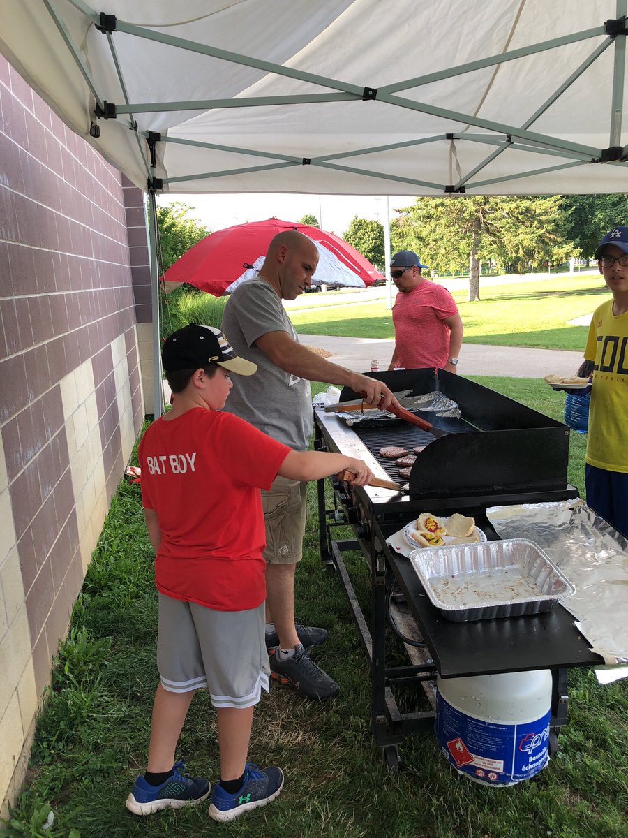 LLNoviceBlue's tweet image. BBQs hot @LLFastball #PWSABantamII #London dinner special 2 burgers for $5