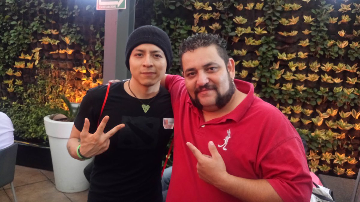 larajo1980's tweet photo. Pasándola super en #Liverpoolpolanco con @RichFokalot en #GameltaProSeries https://t.co/1vNy3M68rq