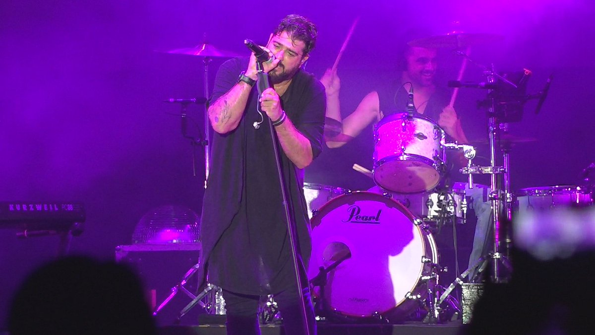 tramuntana_tv's tweet photo. El concert d'@antoniorozco ha reunit unes 3.500 persones a la Ciutadella de Roses al festival @sonsdelmon https://t.co/HgfLstJT2H