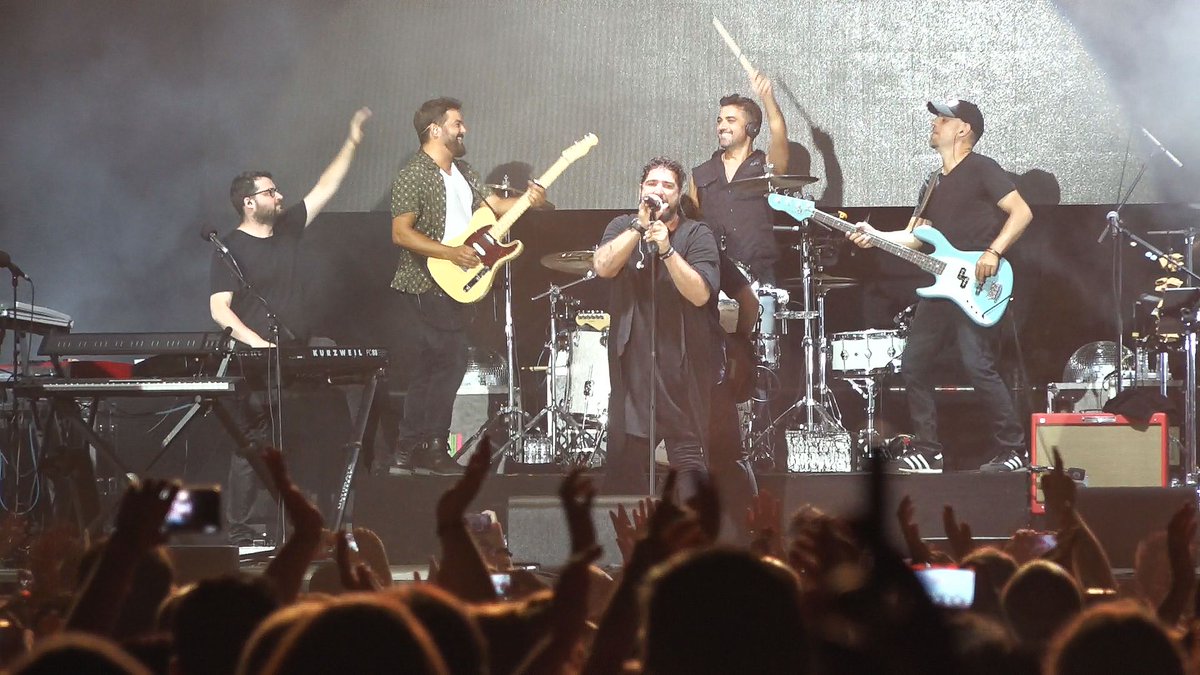 tramuntana_tv's tweet photo. El concert d'@antoniorozco ha reunit unes 3.500 persones a la Ciutadella de Roses al festival @sonsdelmon https://t.co/HgfLstJT2H
