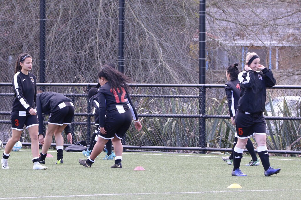 FenciblesUtdAFC's tweet photo. CONF | Both teams out of the sheds and going through their pre-match routine. #Fencies v @ManukauUtdFC #FUvMU #WomenInFootball https://t.co/avzKphNF9j