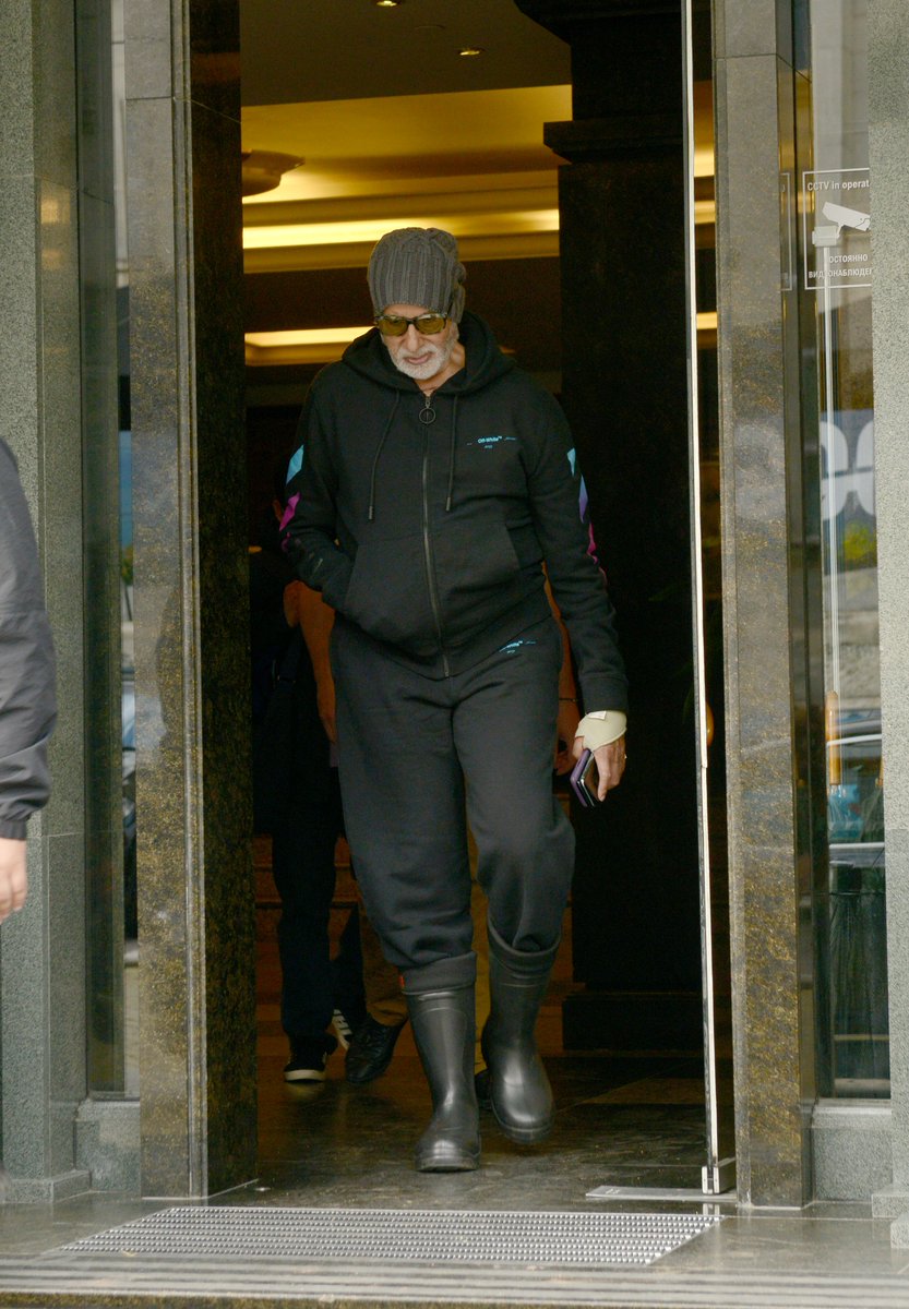 SrBachchan's tweet image. T 2881 - Off to work in the rain and slush and till the morning .. back now at 3 am .. but the work is wondrous, and the care pre eminent ..
"Brahmastra" in Bulgaria ..