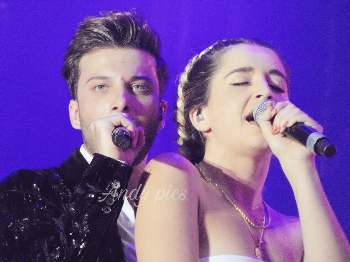 andreacpts's tweet photo. Ha sido una actuación impresionante 😍 que maravilla de voz tienes @BlasCanto los pelos de puntas... #CCMEOnTheBeachBlas #CCMEonTheBeach @TonyAguilarOfi @CocaCola_es gracias!!❣️ te dejo un par de las fotos que he hecho y una con @lolaindigomusic 😍 https://t.co/BDAEdCNC1x
